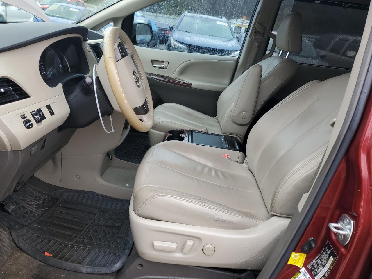 2014 Toyota Sienna - Image 7