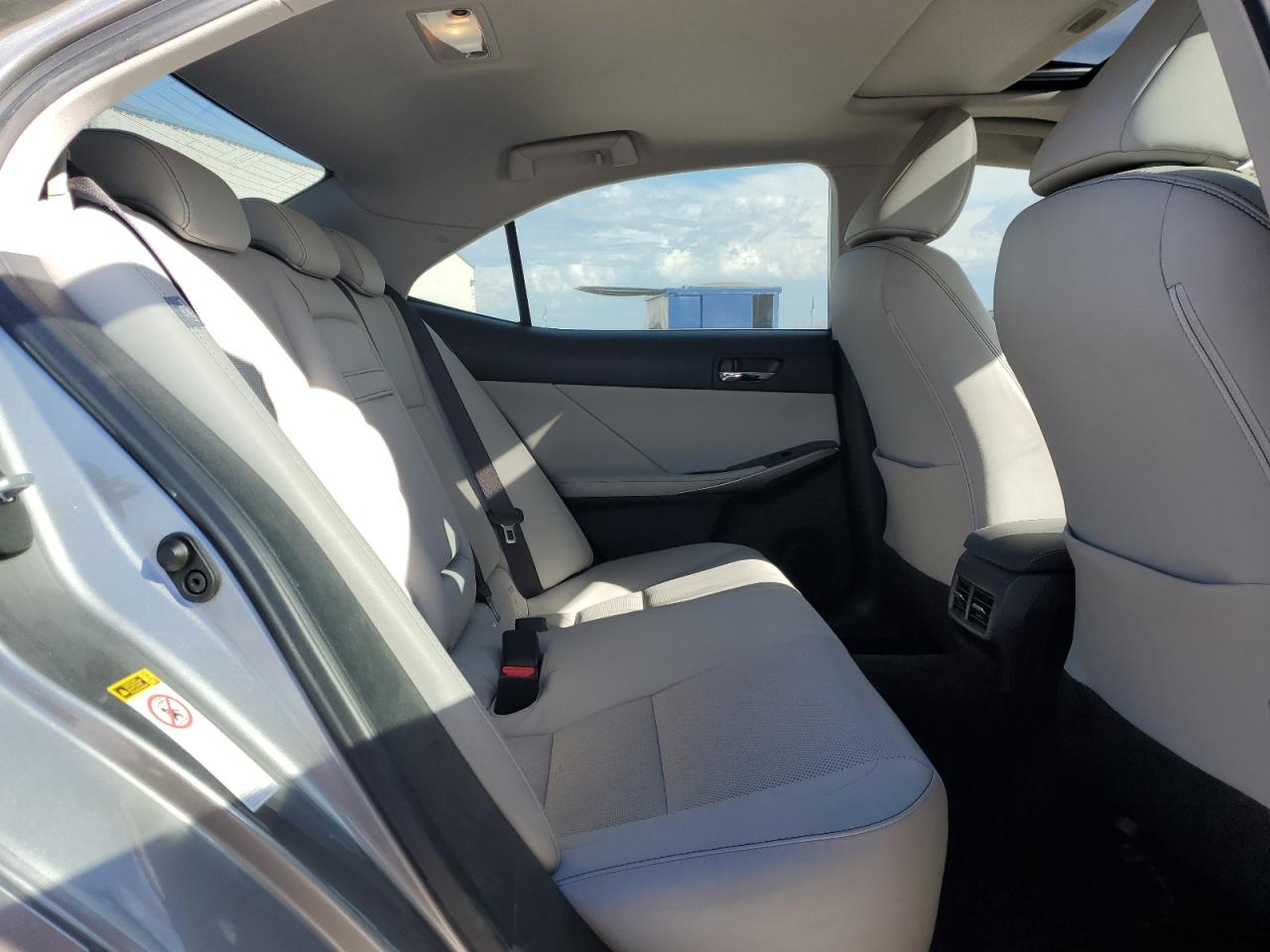 2014 Lexus IS - Image 10