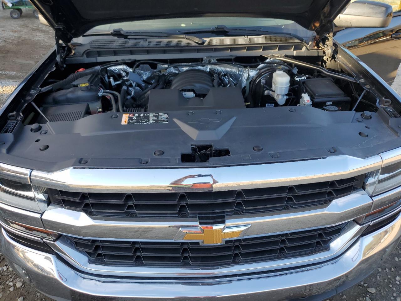 2018 Chevrolet Silverado - Image 11