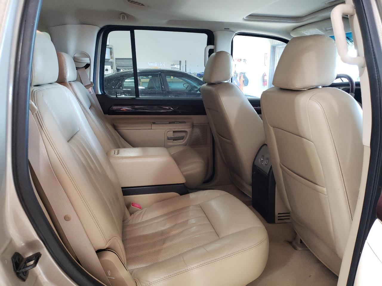 2005 Lincoln Aviator - Image 11