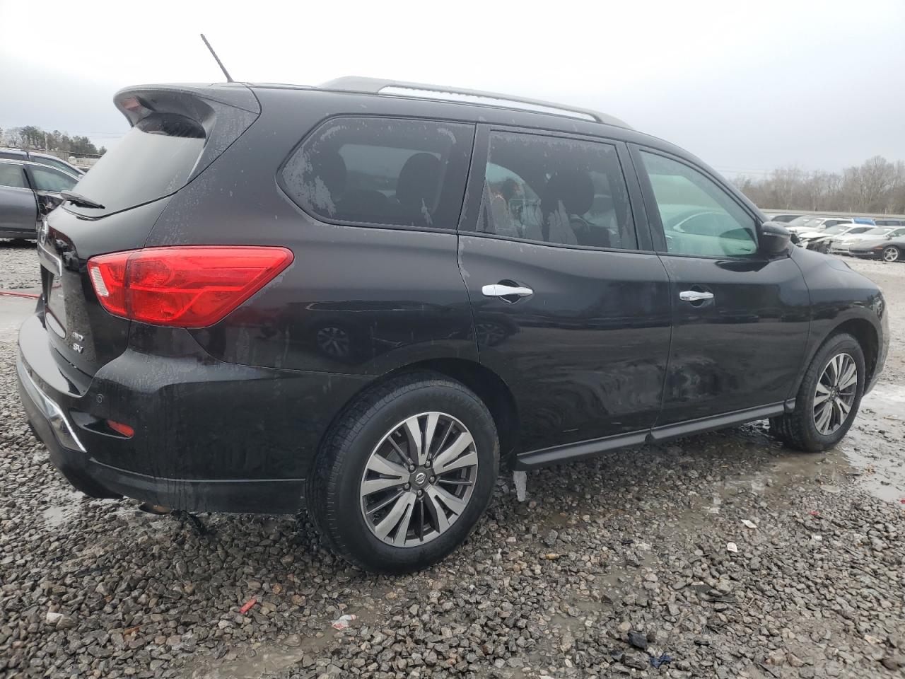 2017 Nissan Pathfinder - Image 3