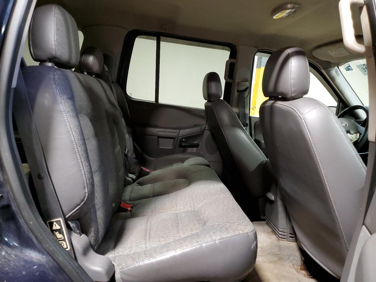 2003 Ford Explorer - Image 11
