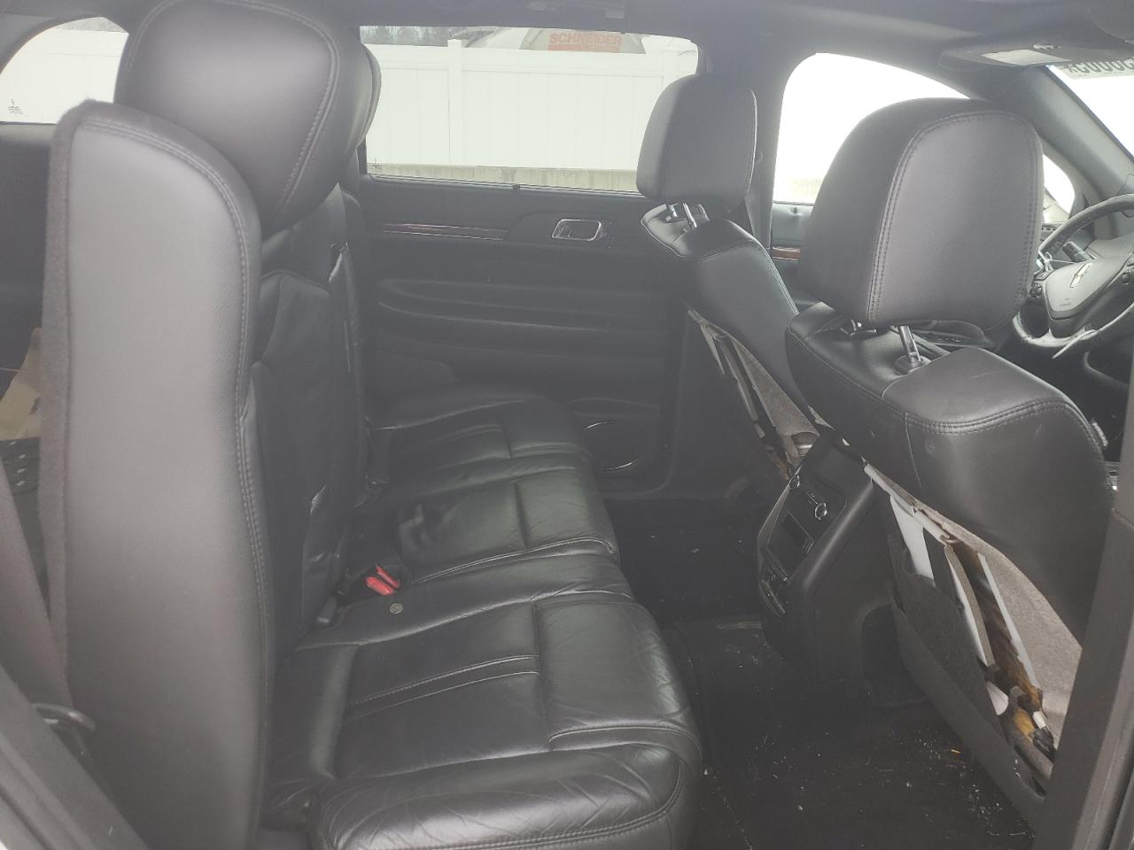 2016 Lincoln MKT - Image 11