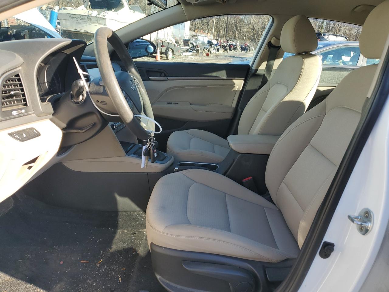 2018 Hyundai Elantra - Image 7