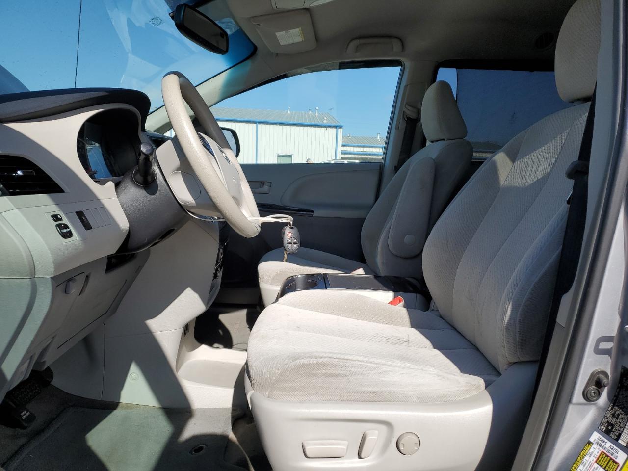 2013 Toyota Sienna - Image 7
