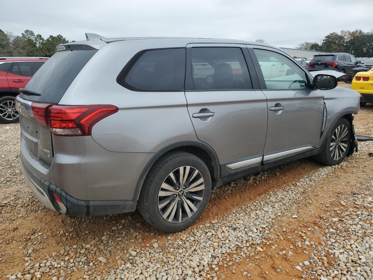 2019 Mitsubishi Outlander - Image 3