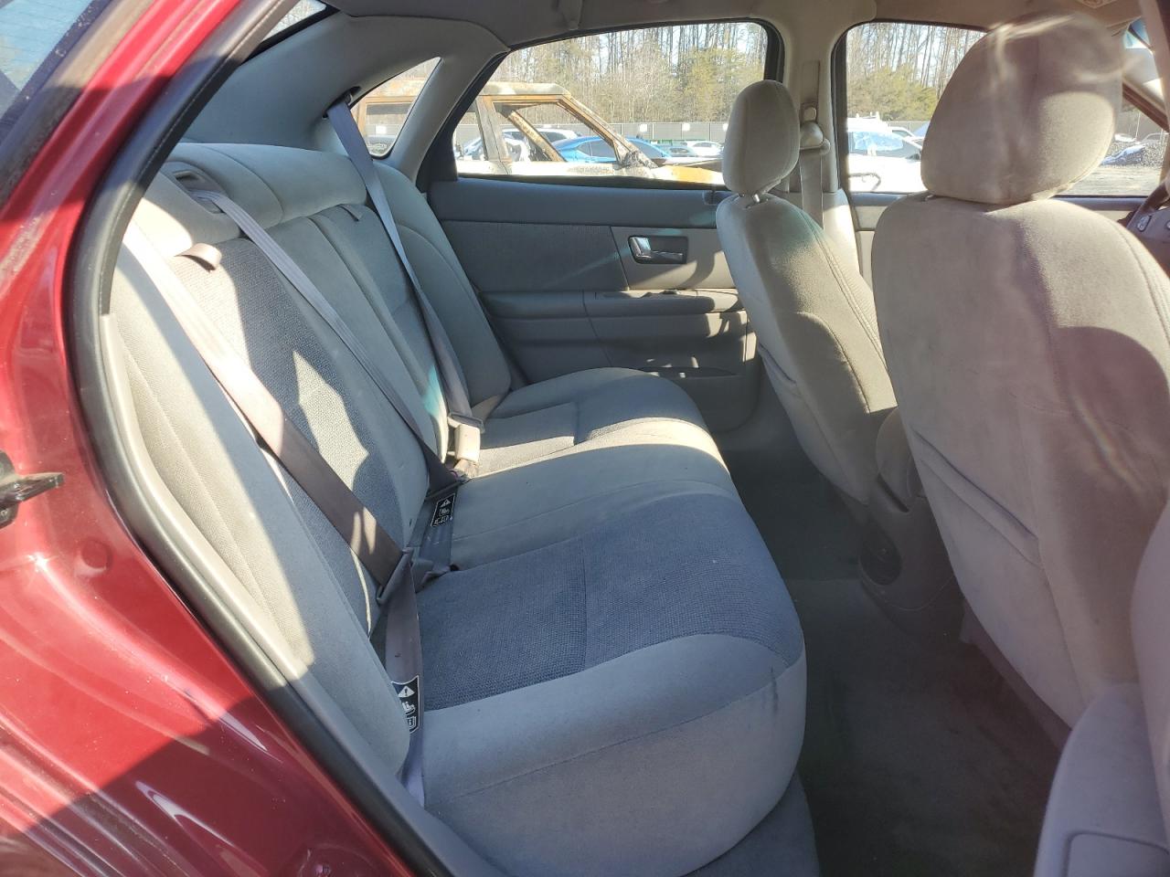 2002 Ford Taurus - Image 10