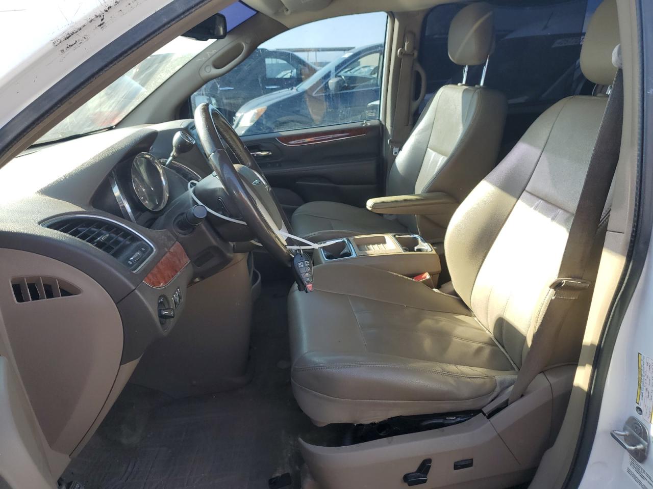 2014 Chrysler Town & Country - Image 7