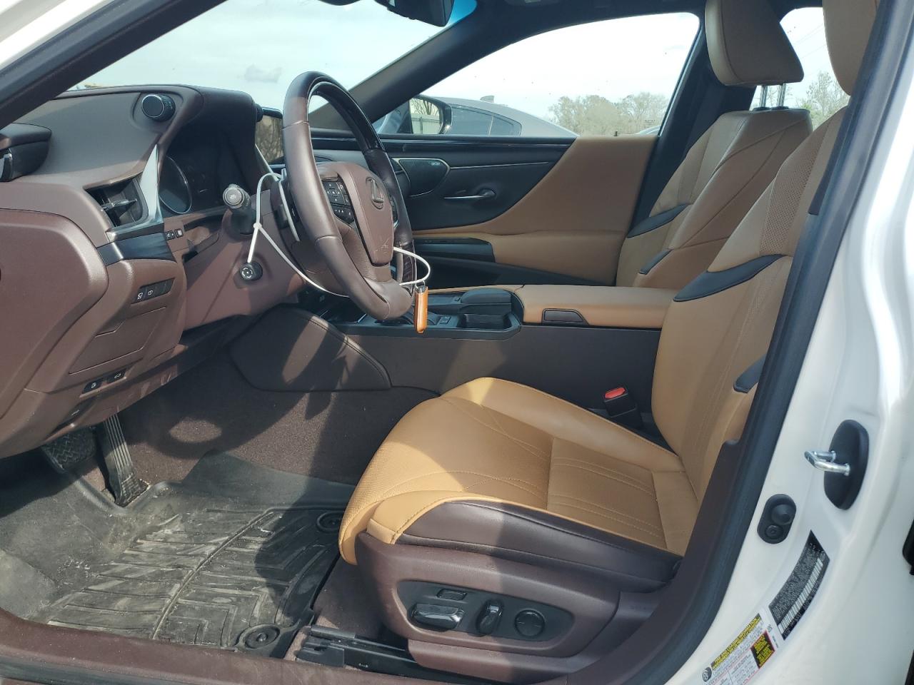 2020 Lexus ES - Image 7