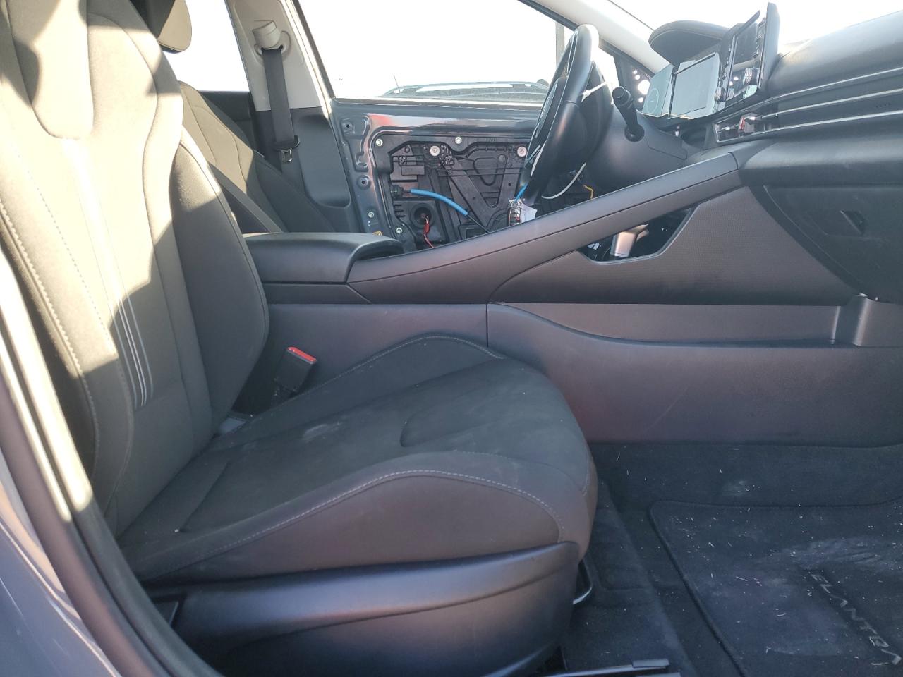 2022 Hyundai Elantra - Image 7