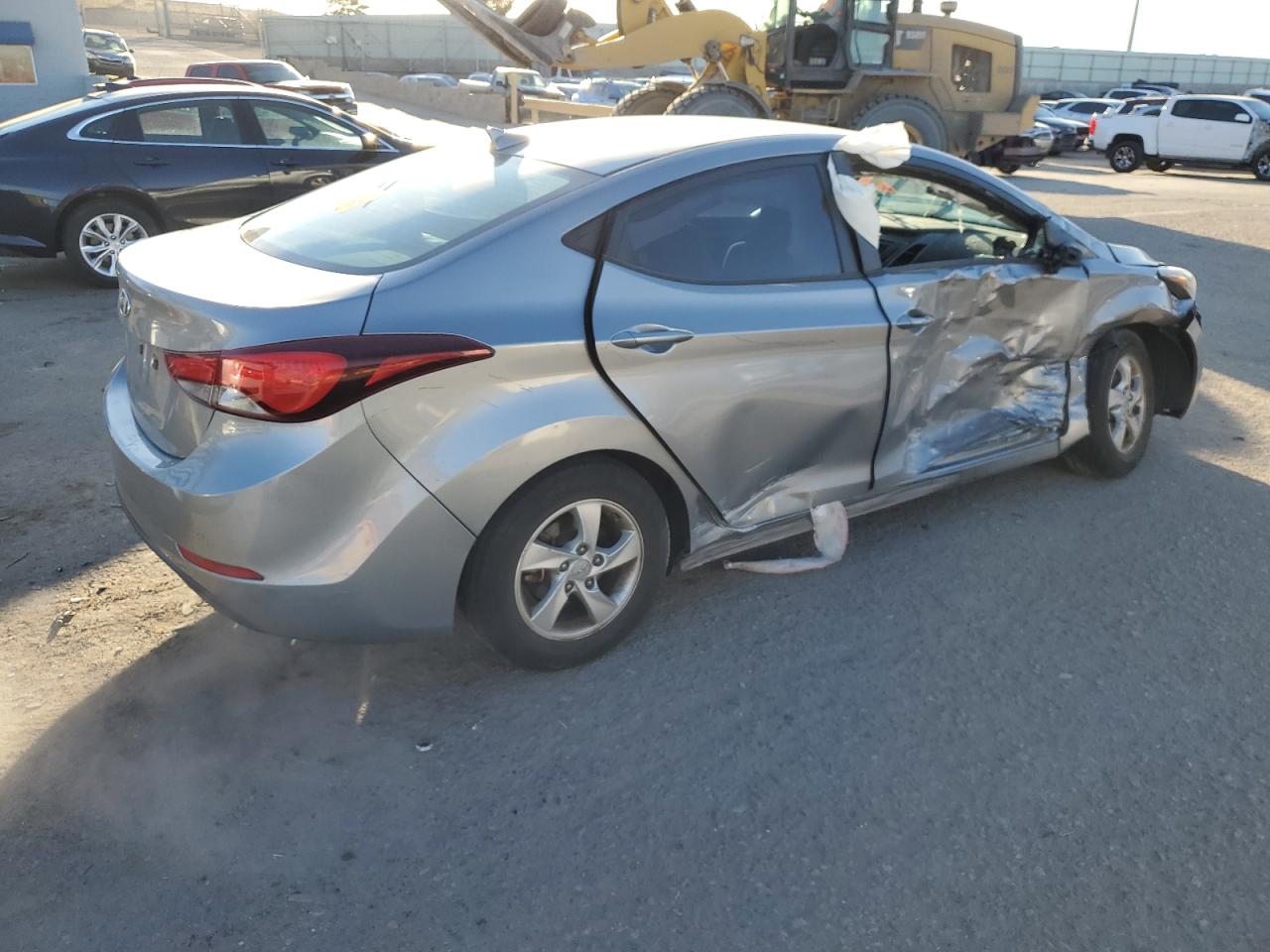 2015 Hyundai Elantra - Image 3