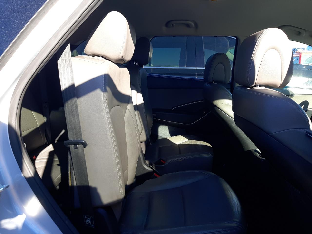 2017 Hyundai Santa Fe - Image 11