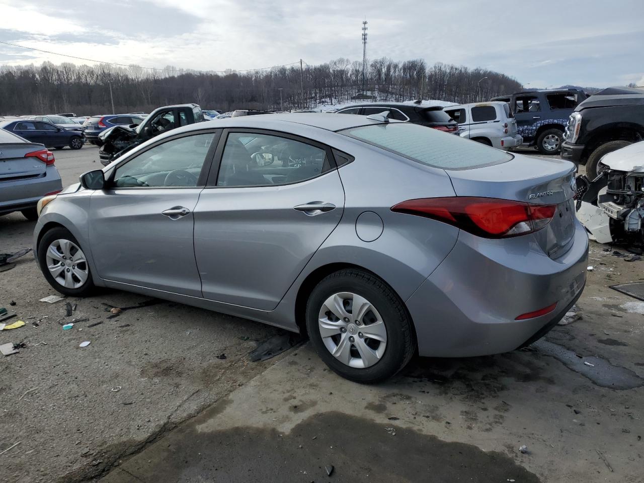 2016 Hyundai Elantra - Image 2