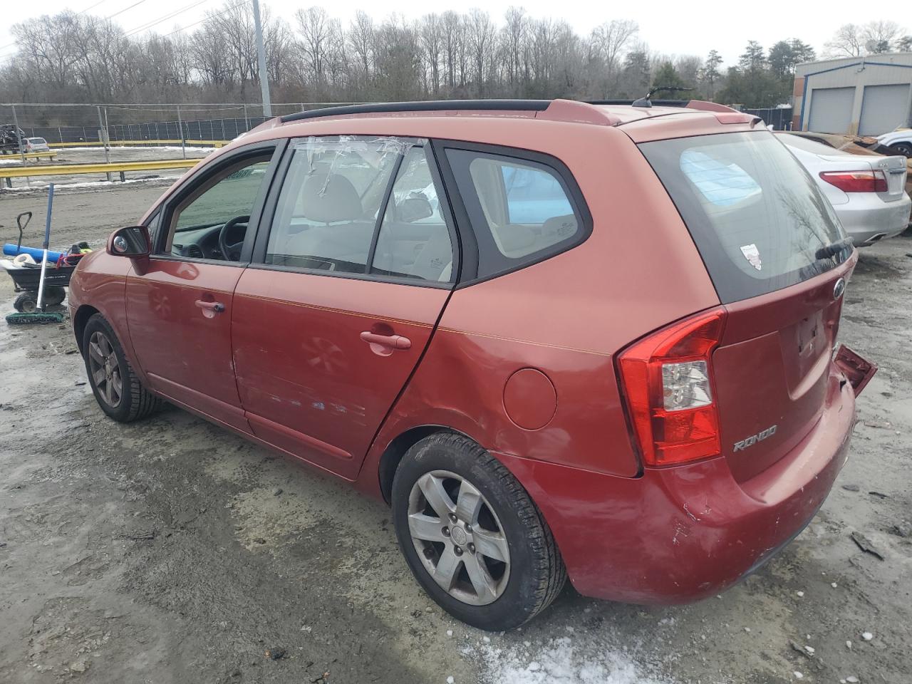 2007 Kia Rondo - Image 2
