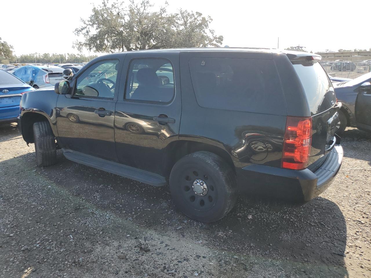 VIN 1GNLC2E02DR251622 2013 CHEVROLET TAHOE no.2