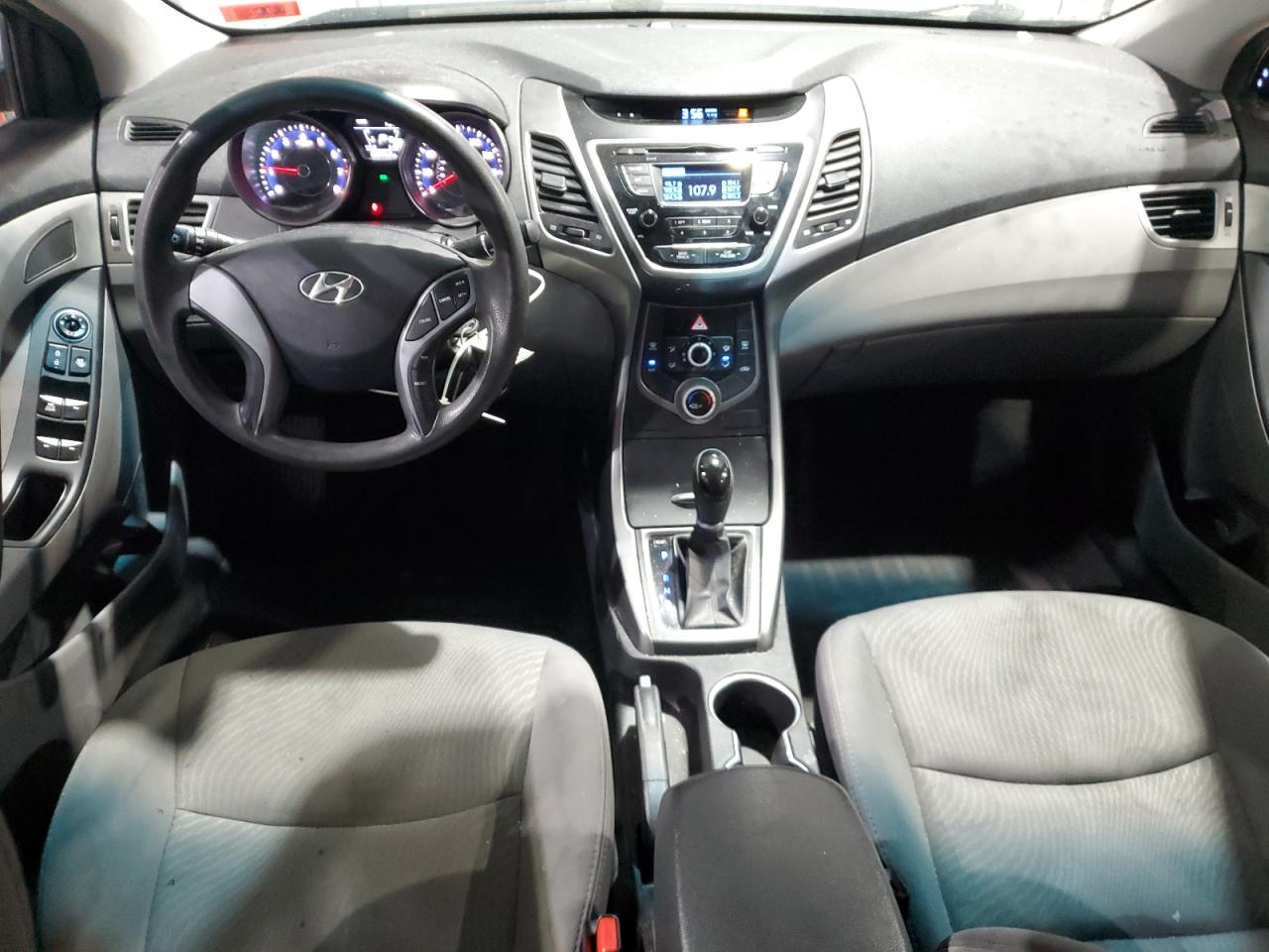 2016 Hyundai Elantra - Image 8