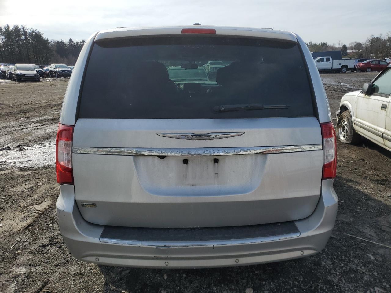 2011 Chrysler Town & Country - Image 6