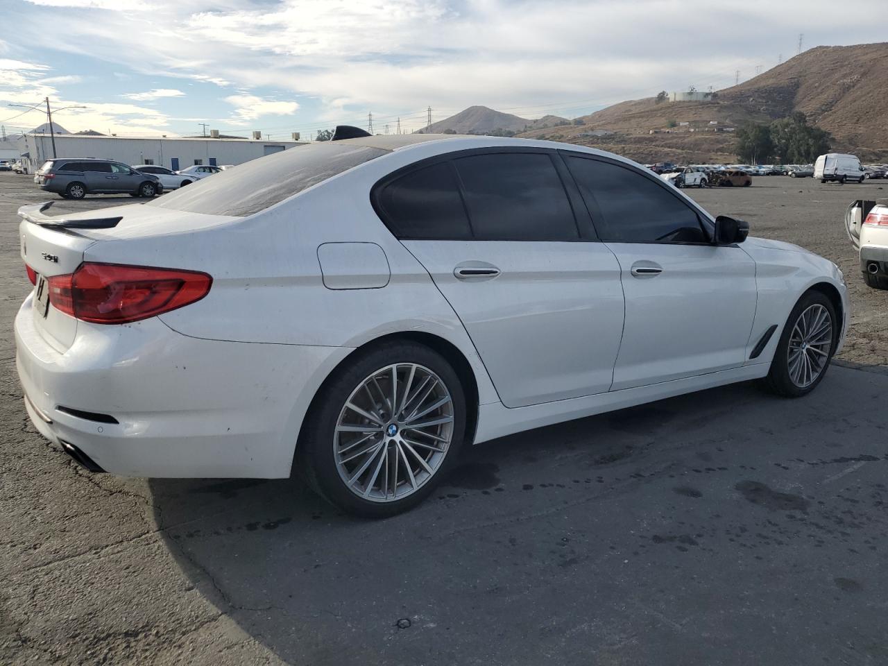 VIN WBAJE5C5XJWA94803 2018 BMW 5 SERIES no.3