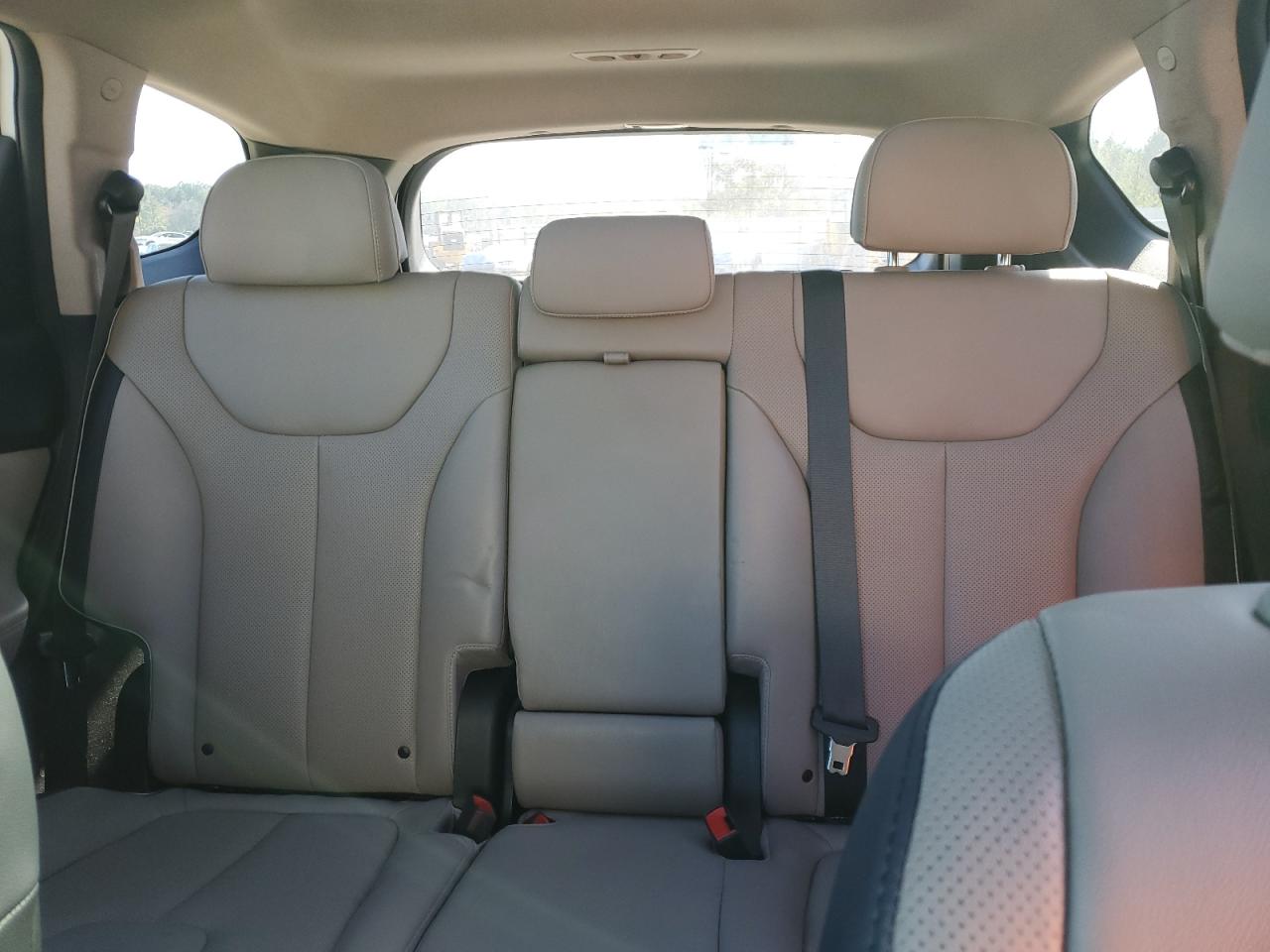 2021 Hyundai Santa Fe - Image 10
