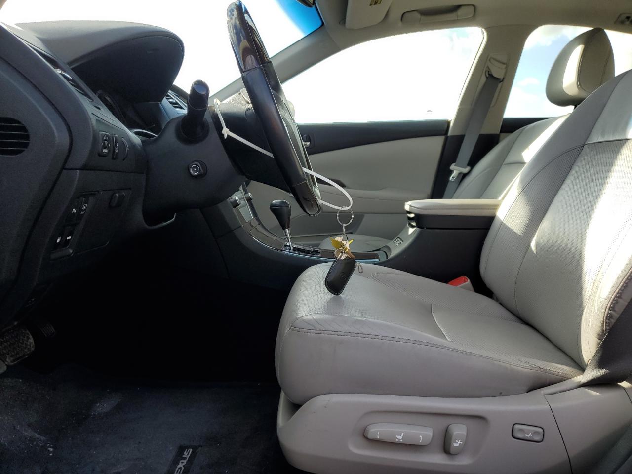 2011 Lexus ES - Image 7