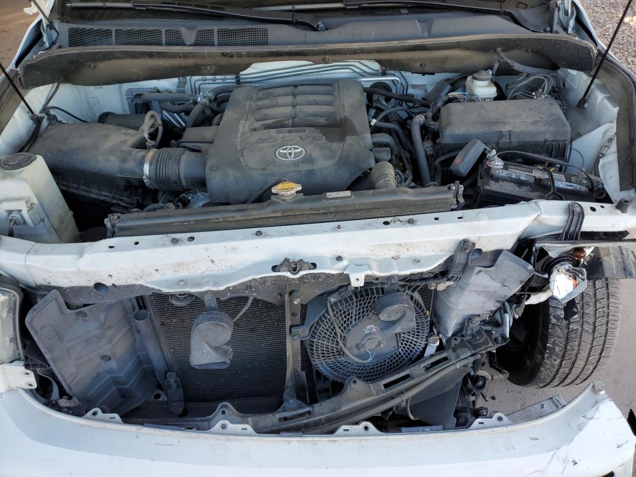 2015 Toyota Sequoia - Image 14