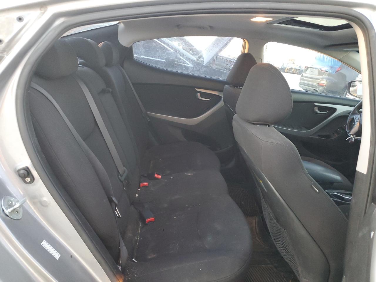 2016 Hyundai Elantra - Image 10