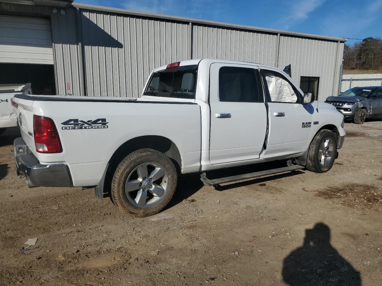 2016 RAM 1500 - Image 3