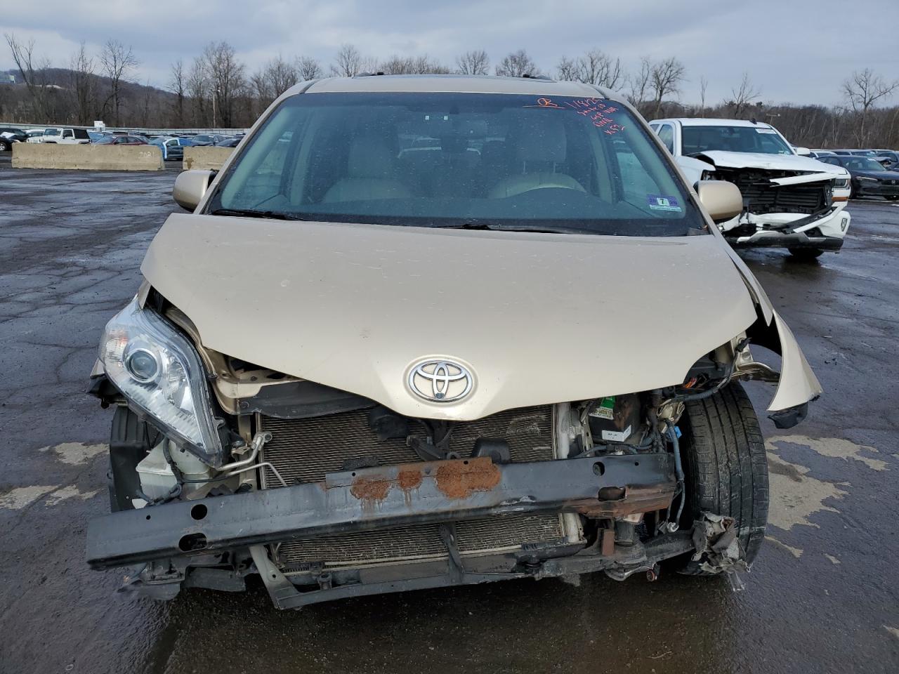 2011 Toyota Sienna - Image 5