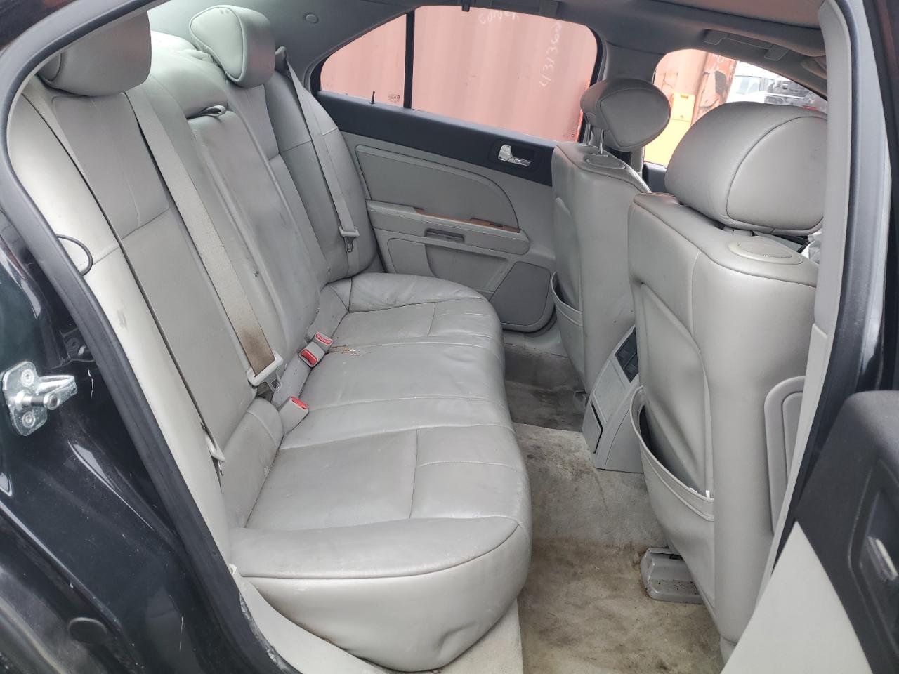 2009 Cadillac STS - Image 10