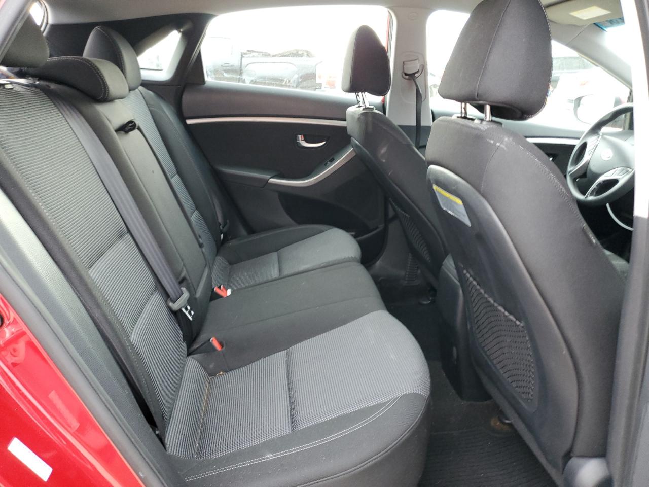 2017 Hyundai Elantra - Image 10
