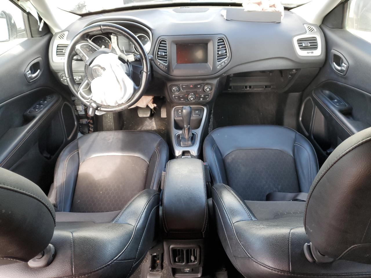 2020 Jeep Compass - Image 8