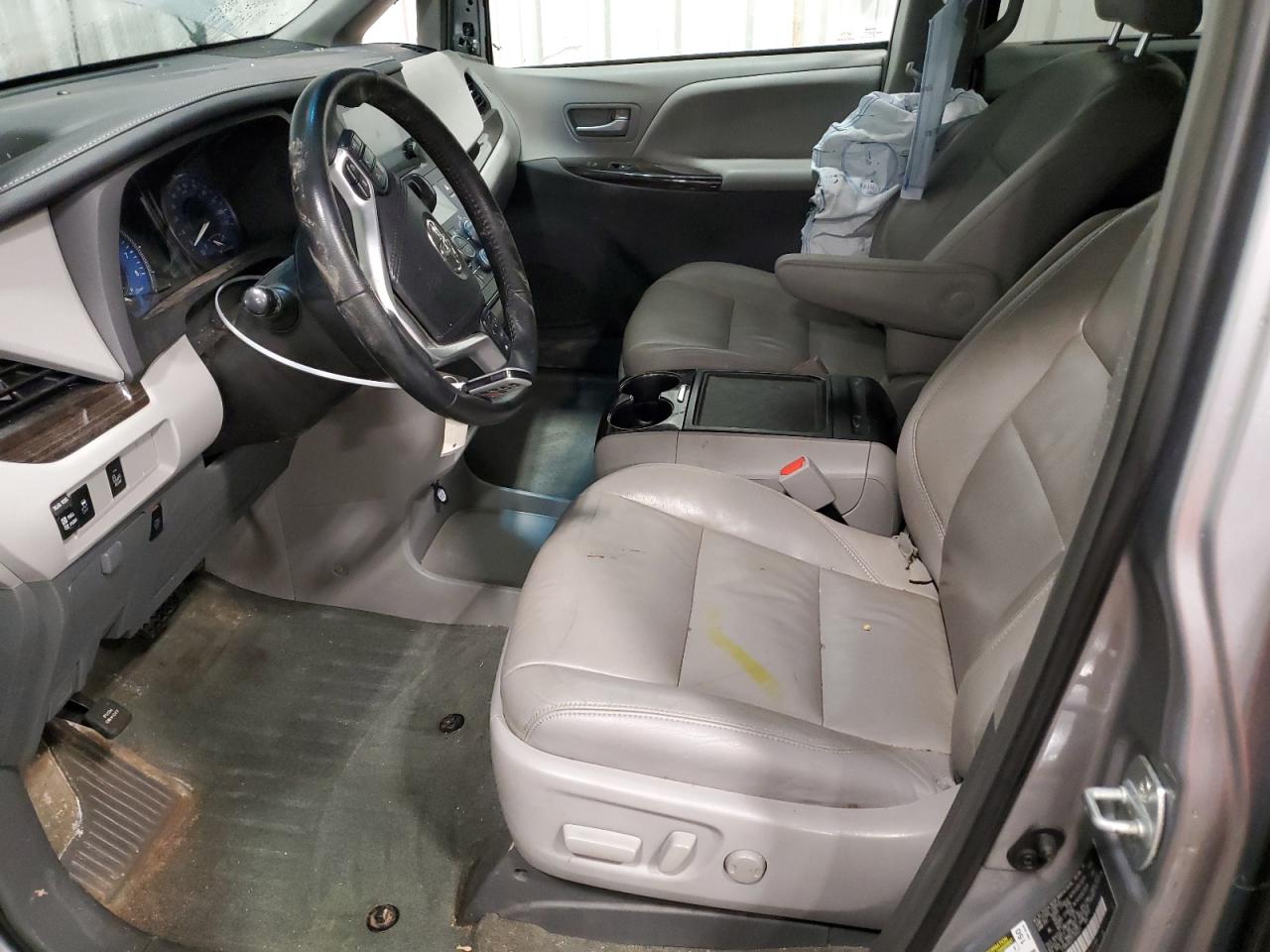 2015 Toyota Sienna - Image 7