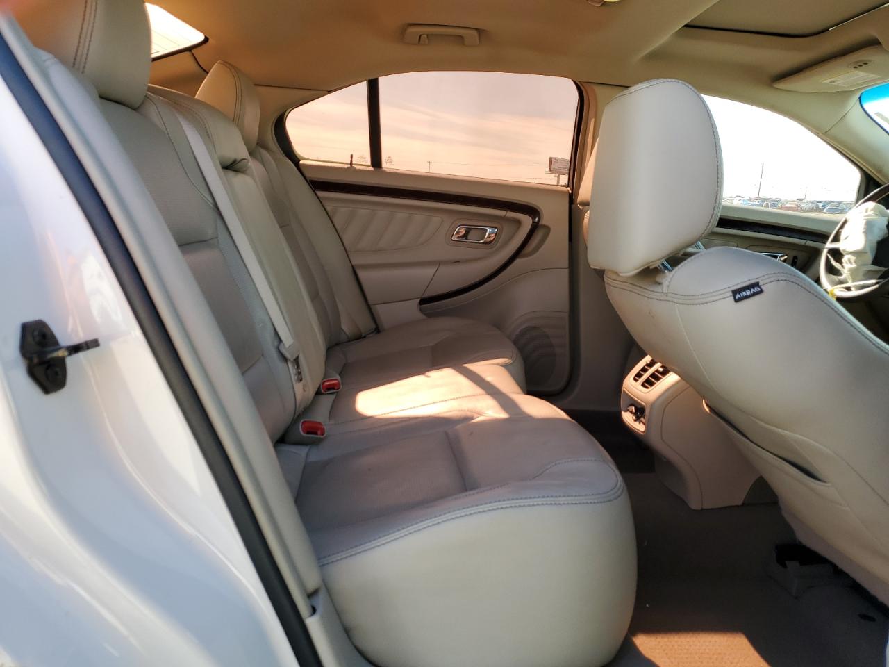2010 Ford Taurus - Image 10