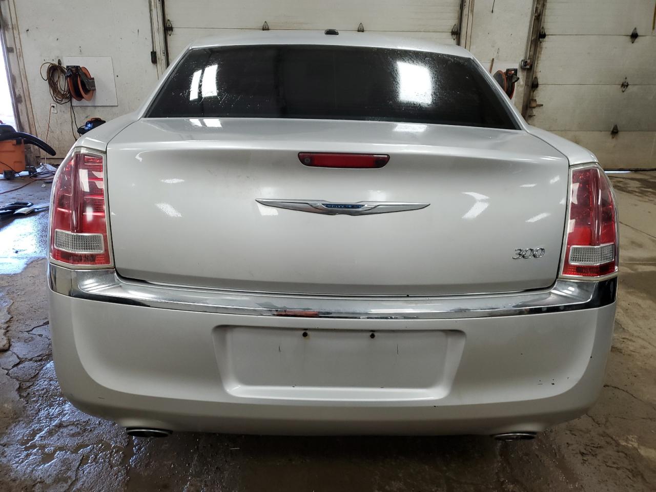 2012 Chrysler 300 - Image 6