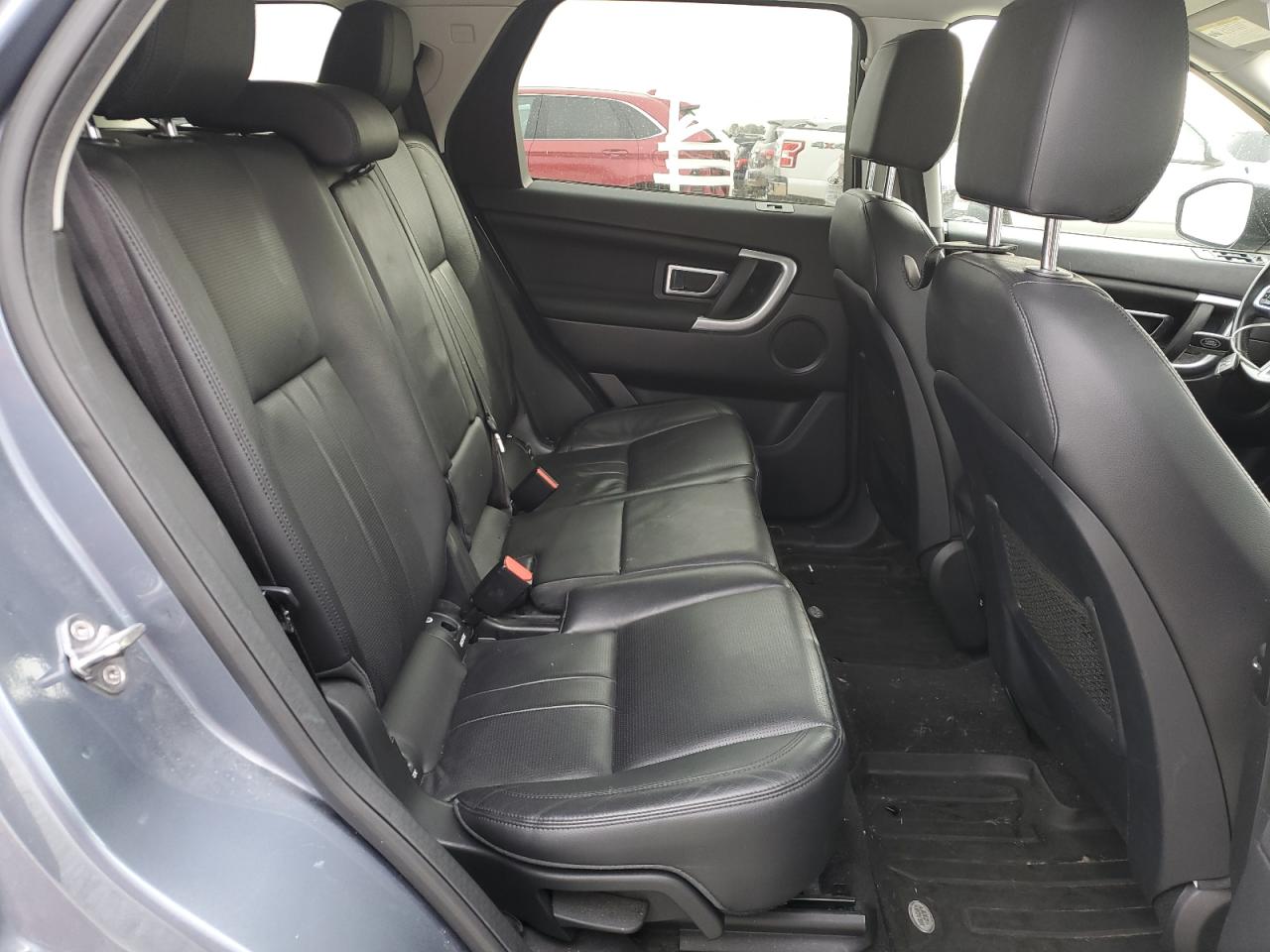 2018 Land Rover Discovery - Image 11