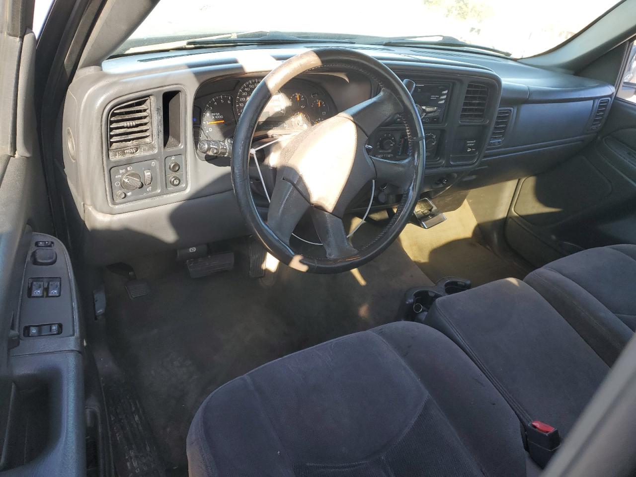 2004 GMC Sierra - Image 8