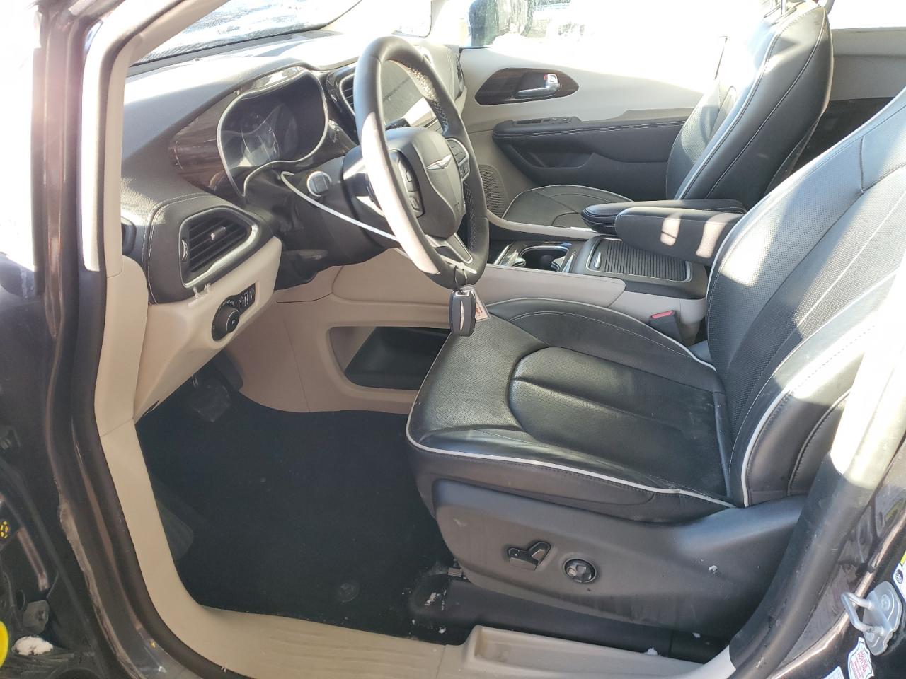 2022 Chrysler Pacifica - Image 7