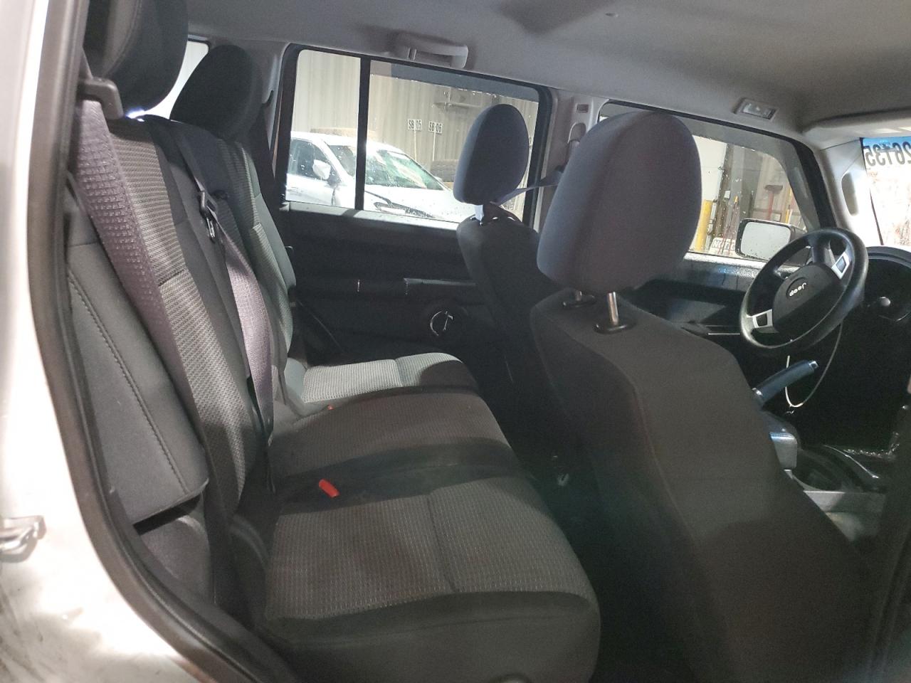 2009 Jeep Commander - Image 11