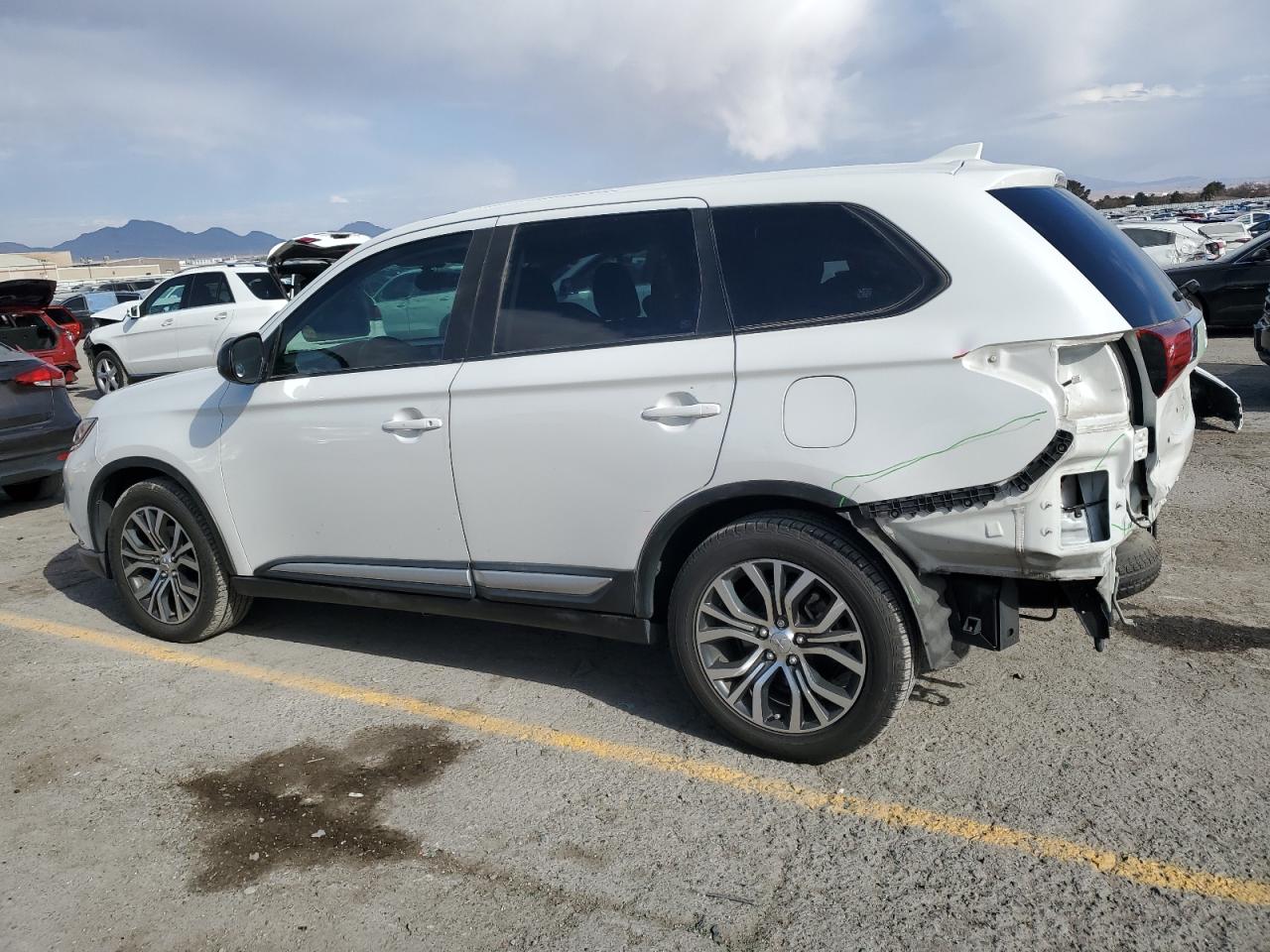 2018 Mitsubishi Outlander - Image 2