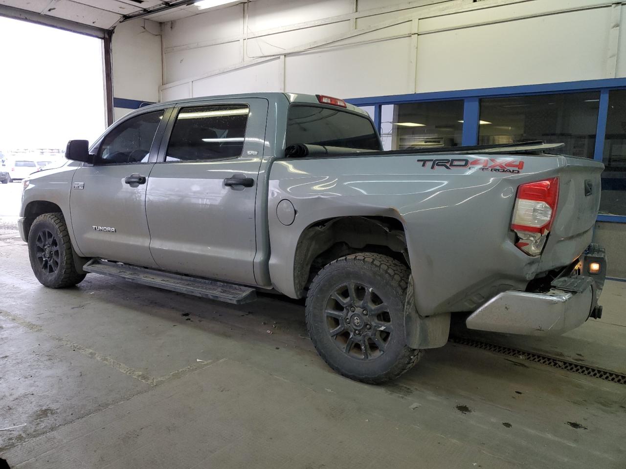 VIN 5TFDY5F12JX687174 2018 TOYOTA TUNDRA no.2