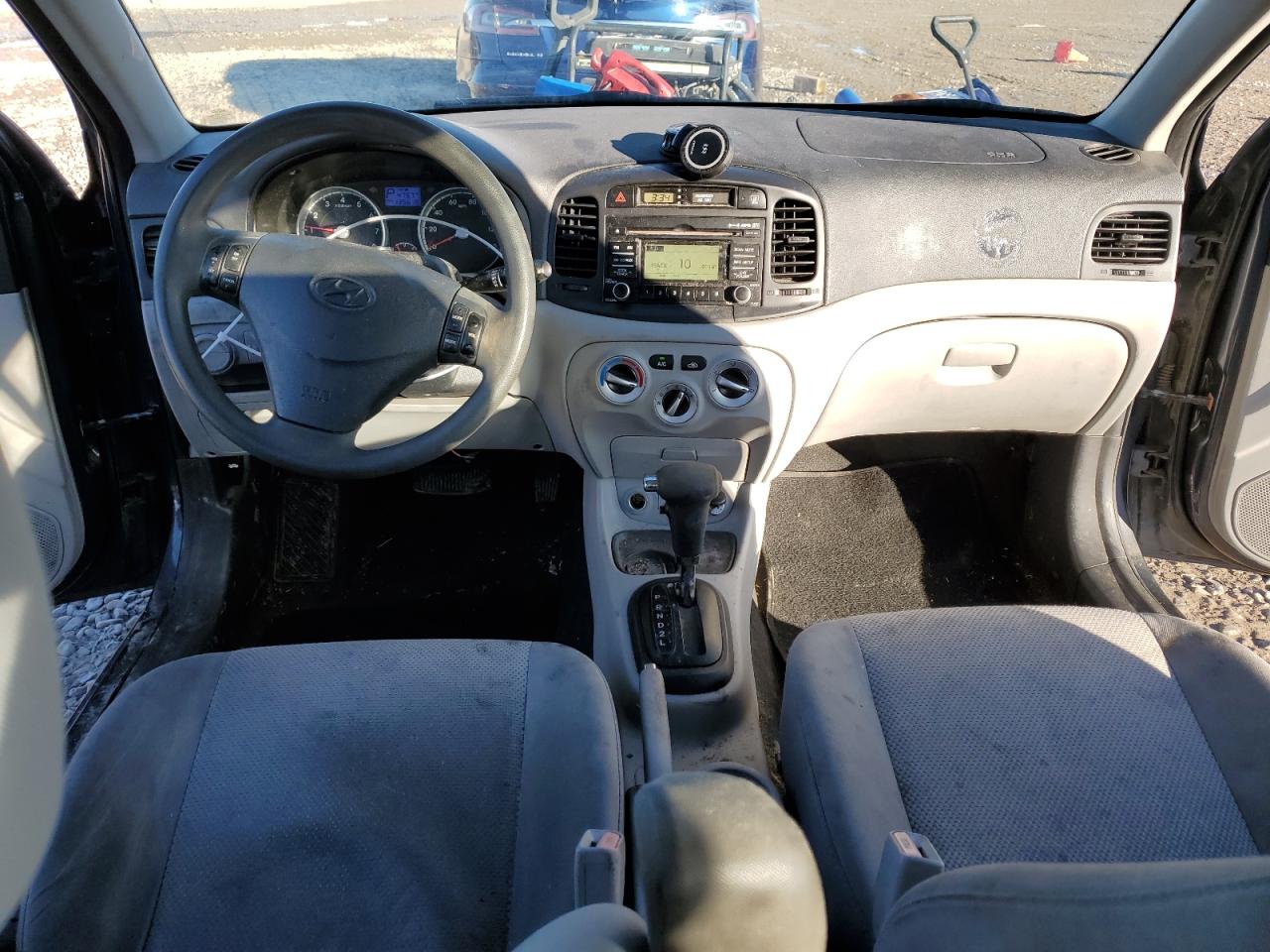 2011 Hyundai Accent - Image 8