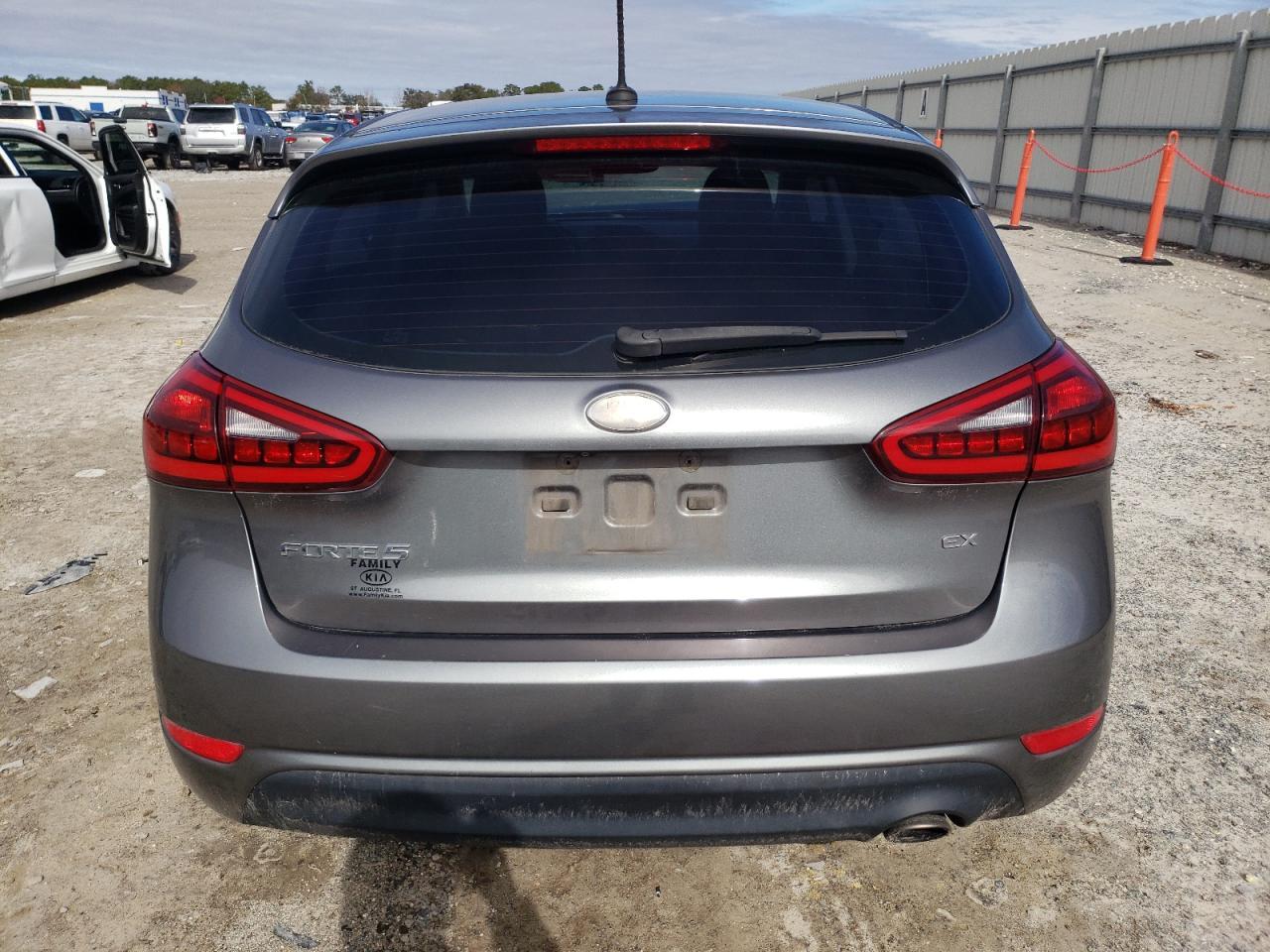 2017 Kia Forte - Image 6