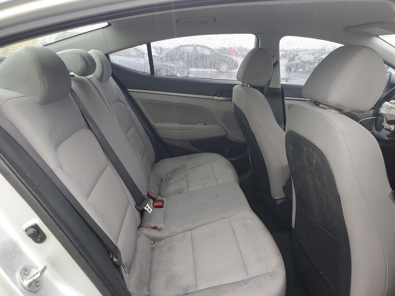 2017 Hyundai Elantra - Image 10