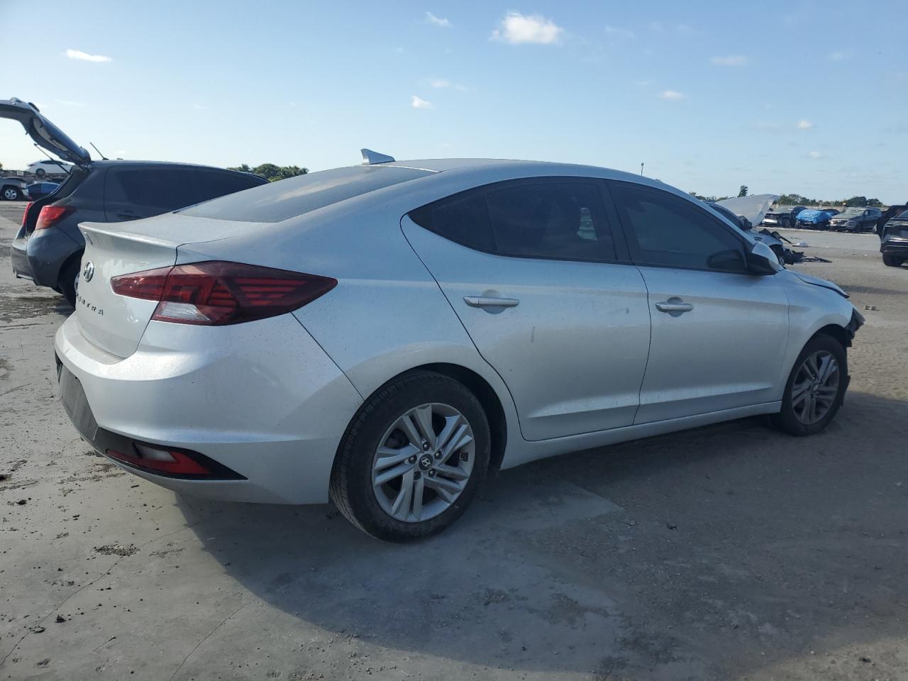2019 Hyundai Elantra - Image 3