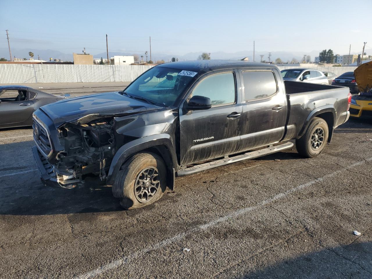 2019 Toyota Tacoma Double Cab продається в Van Nuys, CA - Front End