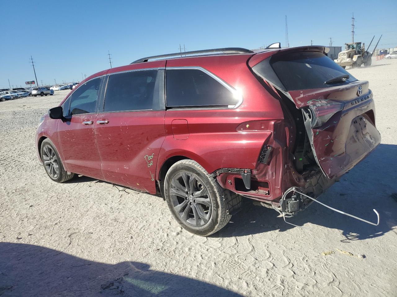 2022 Toyota Sienna - Image 2