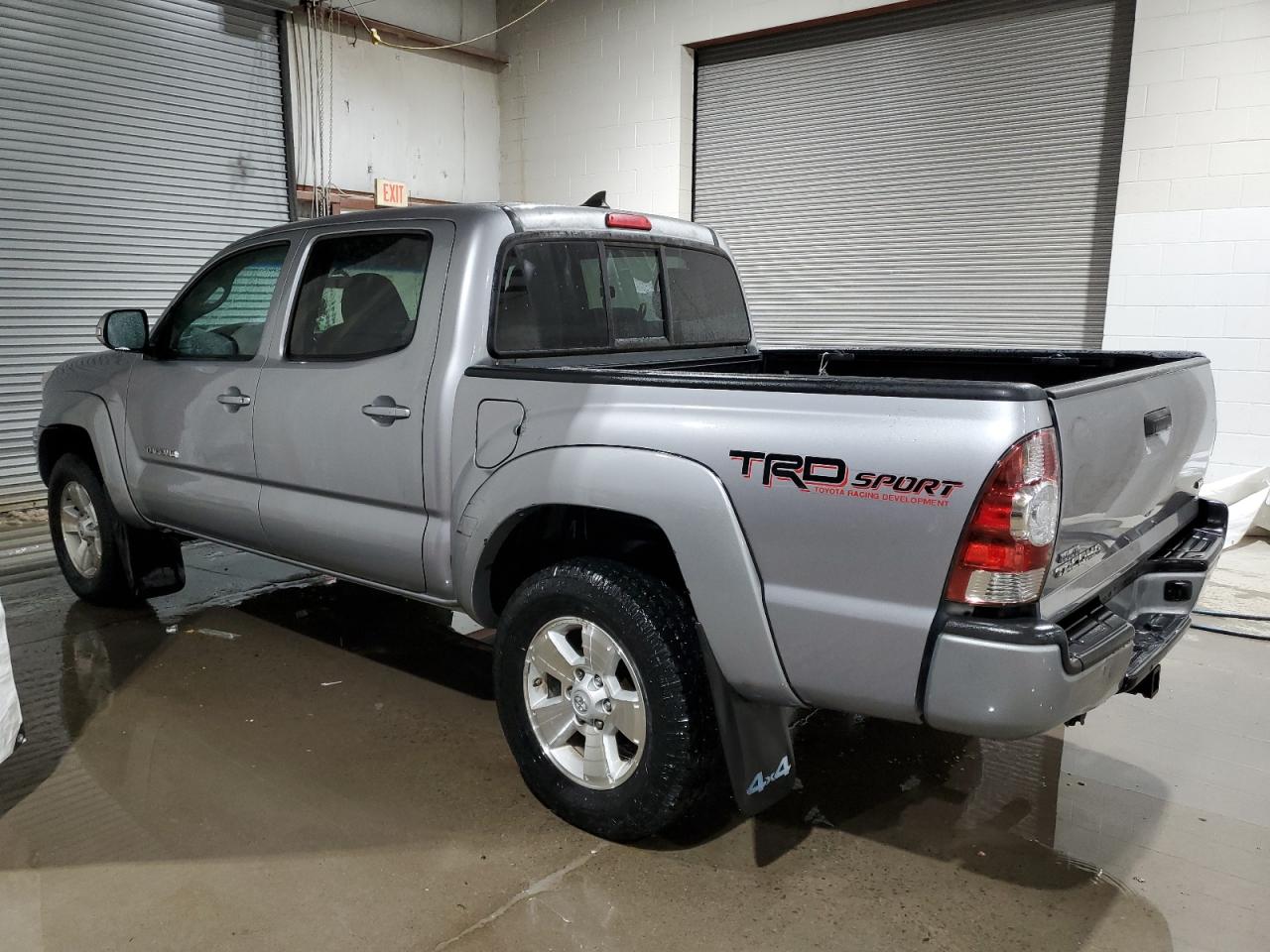 2015 Toyota Tacoma - Image 2