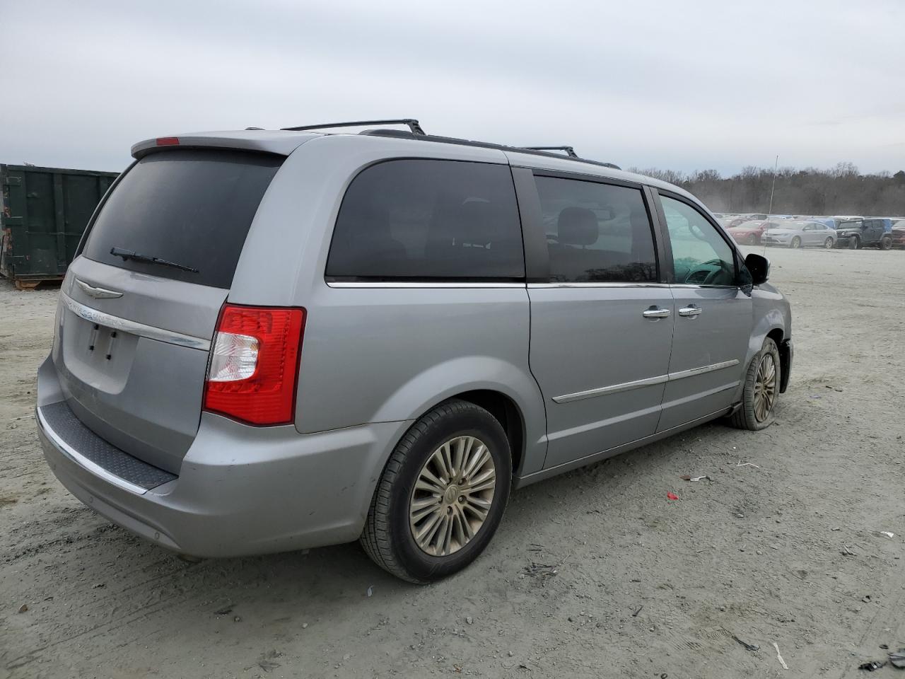 2013 Chrysler Town & Country - Image 3