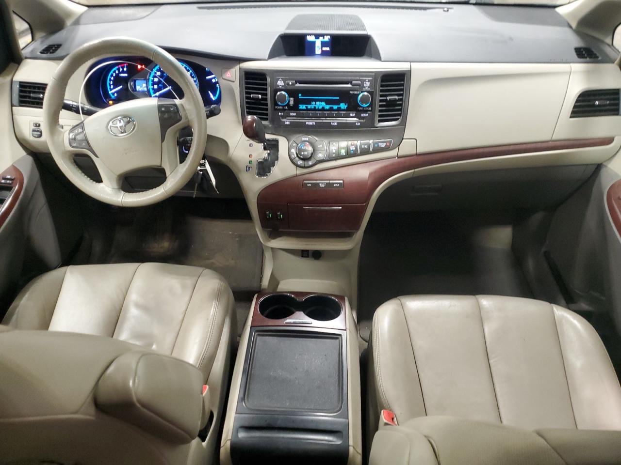 2013 Toyota Sienna - Image 8