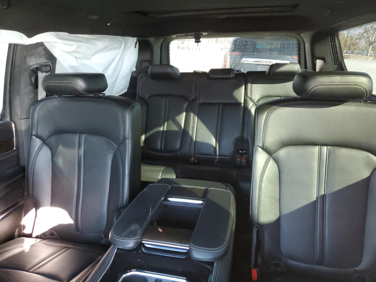 2022 Jeep Grand Wagoneer - Image 10